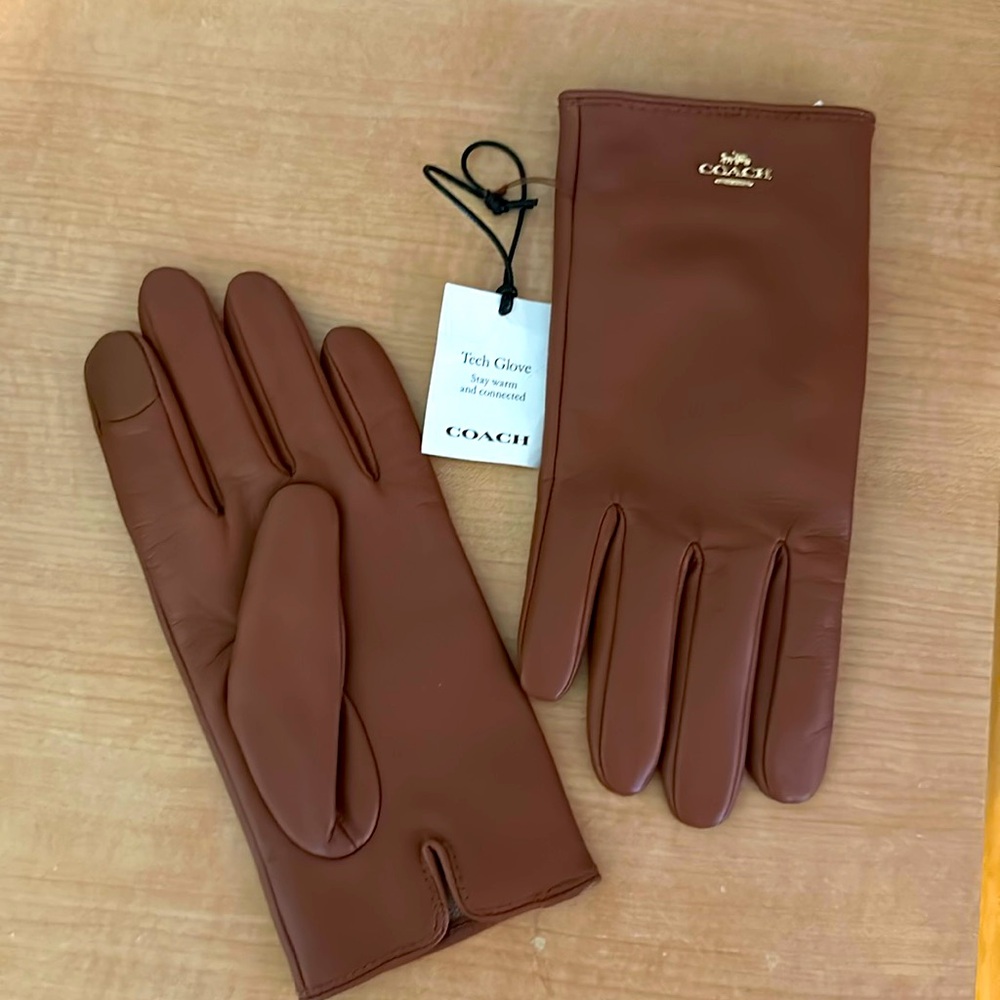 Coach Plaque Leather Tech Gloves sz 7 Brown/Saddle